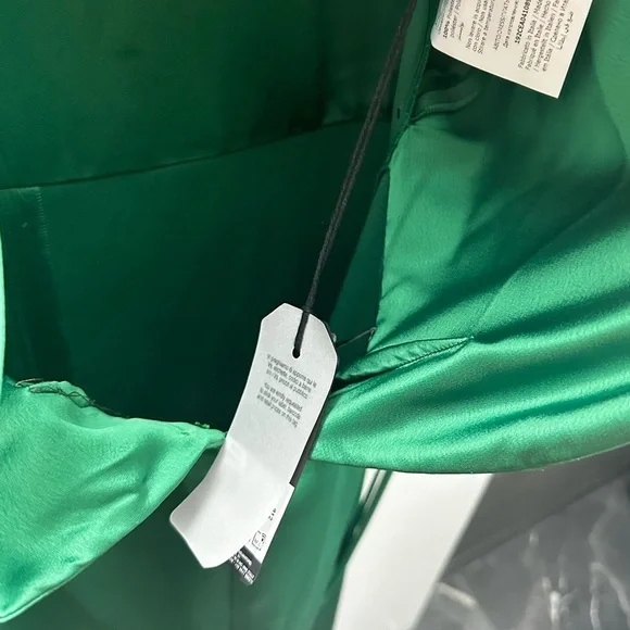 NWT Green Satin Long Sleeve Open Back Gown - Picture 5 of 8